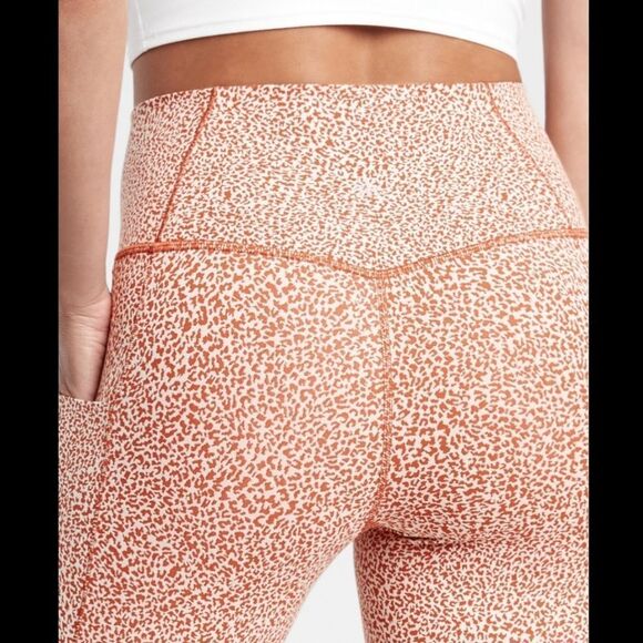 Athleta Rust Cheetah Print Salutation Stash Textured 7/8 Pocket Leggings - Picture 5 of 11